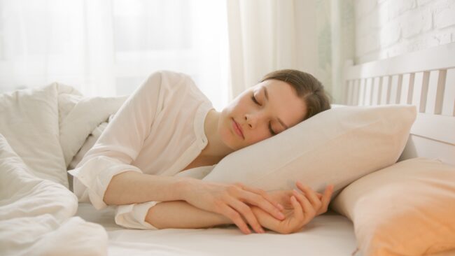 10 Merek Bantal yang Bagus Dijamin Bikin Tidur Nyenyak
